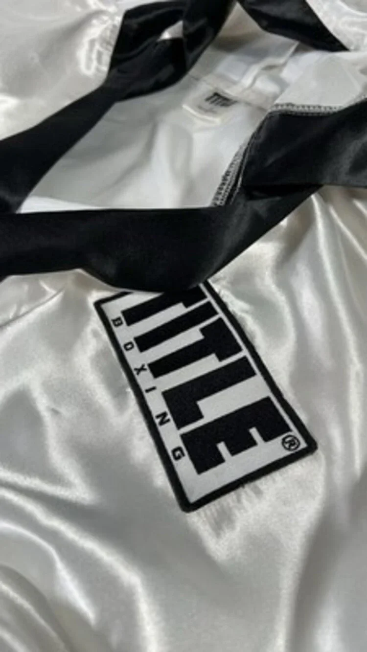 TITLE ALI BOXING SHINY SATIN GLANZ WHITE & BLACK ROBE HOODED SIZE S FULL LENGTH